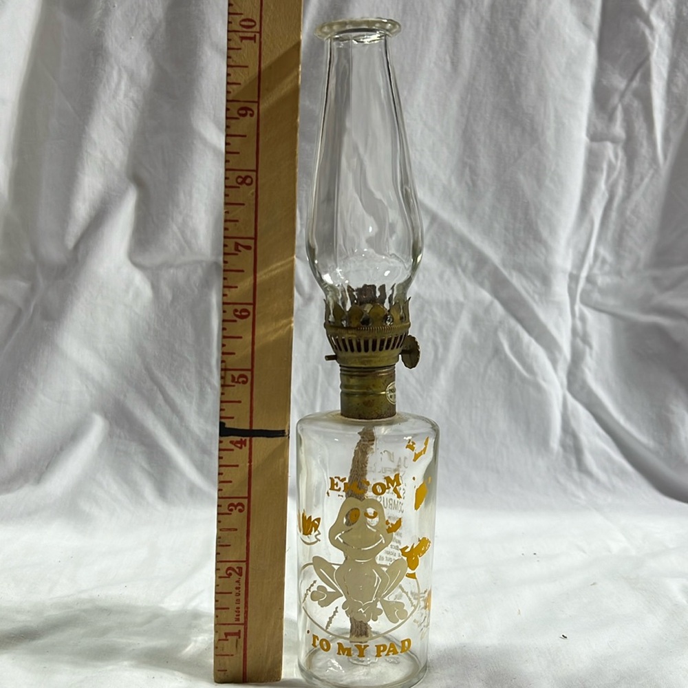 Vintage Welcome To My Pad “Trippy Frog” mini Oil Lamp